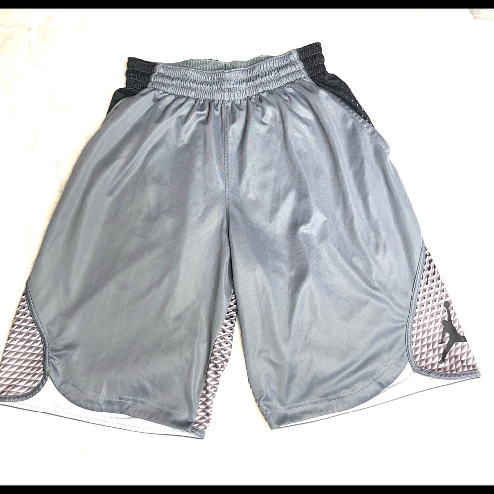 Jordan Kids Boys LG Silver Gray Basketball Shorts